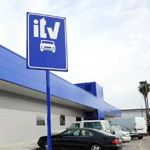 ¿Al conducir sin ITV cubre el seguro del coche?