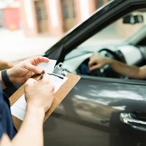 ¿Cubre mi seguro de coche las multas de tráfico? 